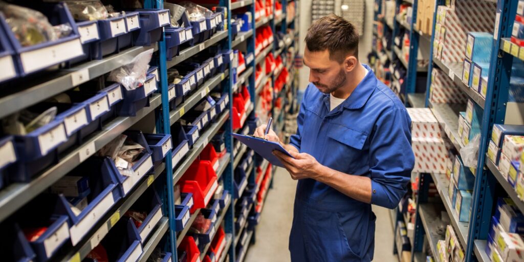 pakowanie-w-automotive Verpackung in der Automobilbranche – wie lassen sich die Prozesskosten in Krisenzeiten optimieren?