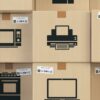 Kartony z bezpiecznie zapakowaną elektroniką, gotowe do wysyłki. Produkty zabezpieczone folią bąbelkową i pianką PE, chroniące przed uszkodzeniami w transporcie.