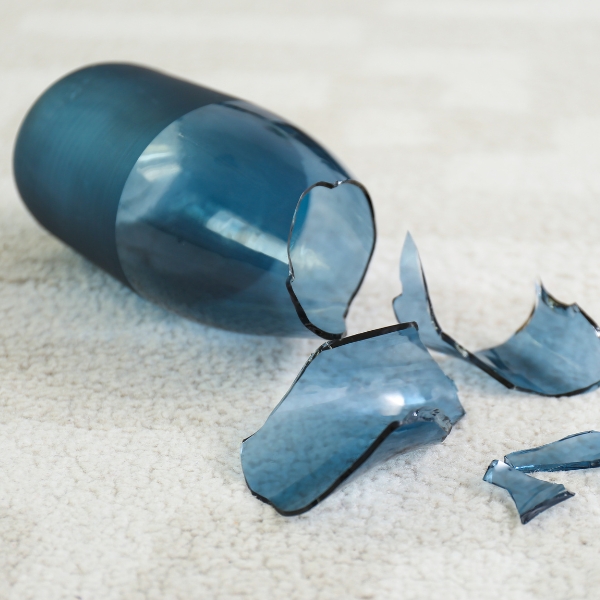 rozbity-wazon-niewlasciwe-pakowanie-szkla Przemysł szklarski