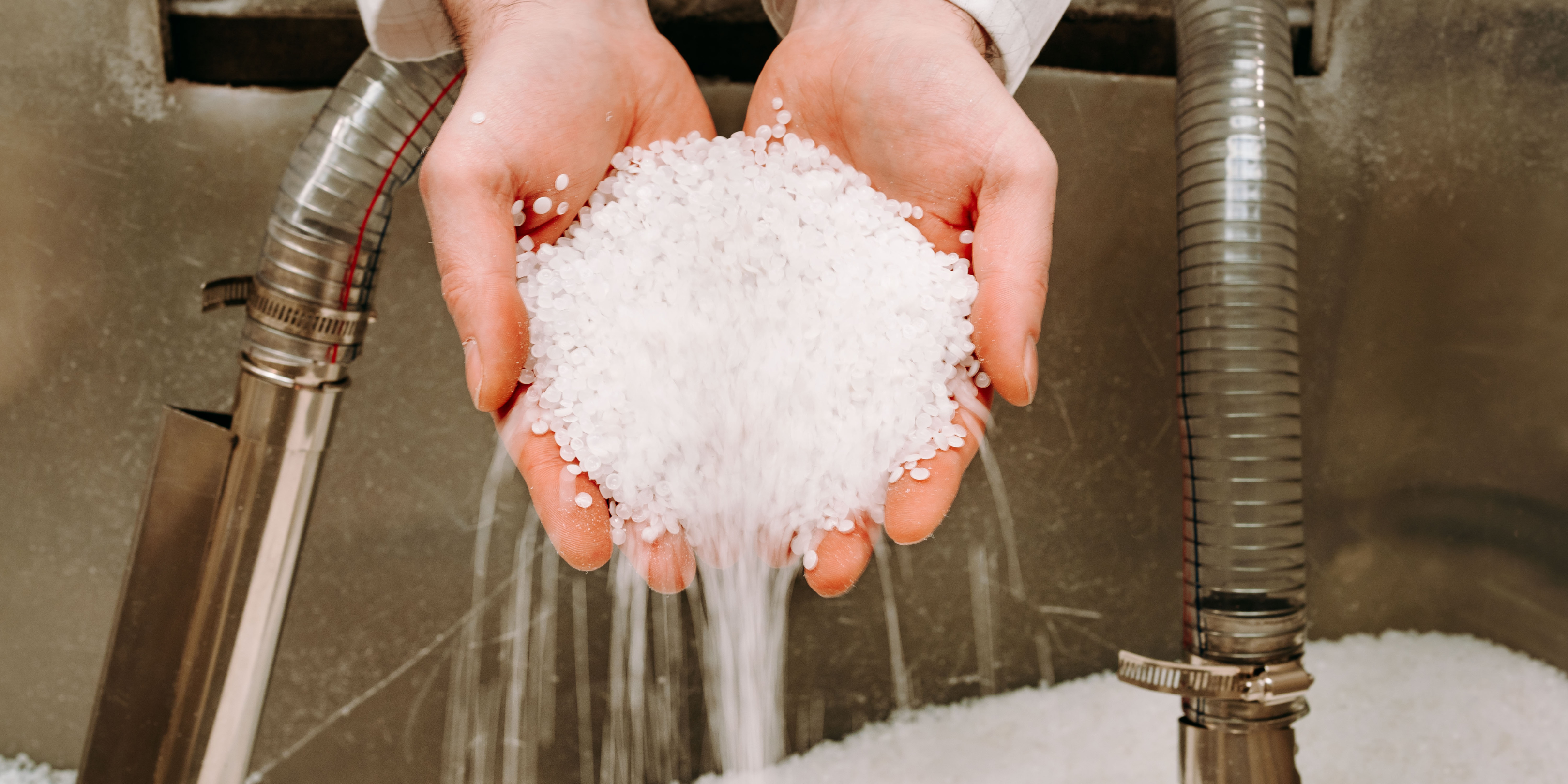 Produkcja pianki polietylenowej pe, regranulat używany do produkcji.