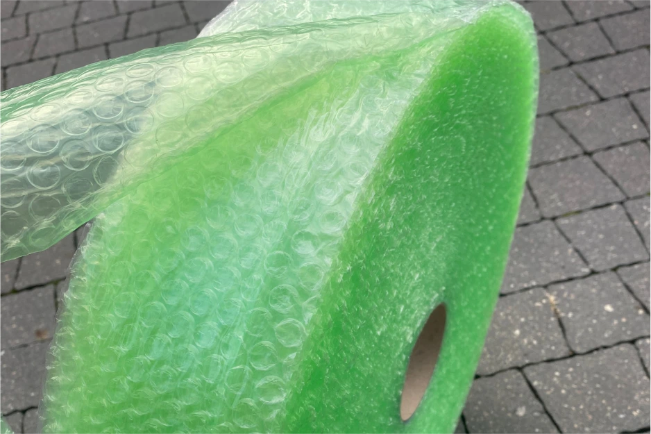Self-adhesive bubble wrap