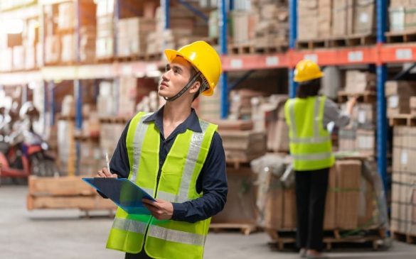 Co wpływa na efektywność pracy pracowników magazynu