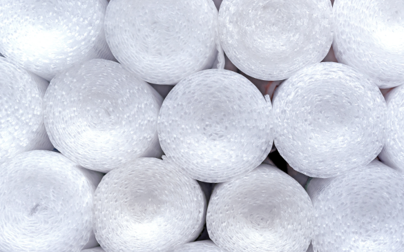 Folia bąbelkowa przygotowana do przechowywania w magazynie – jak zachować jej właściwości ochronne