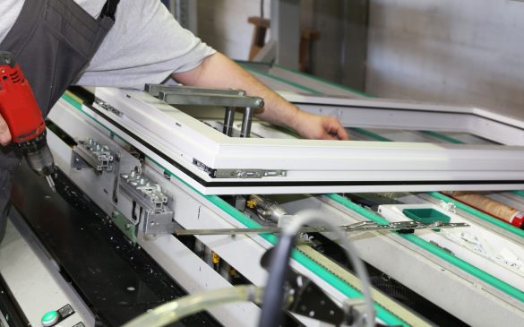 Pakowanie stolarki okiennej przed transportem