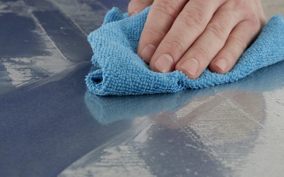 tesa-60042-adhesive-remover-to-easily-eliminate-adhesive-residue-step4of5-ap